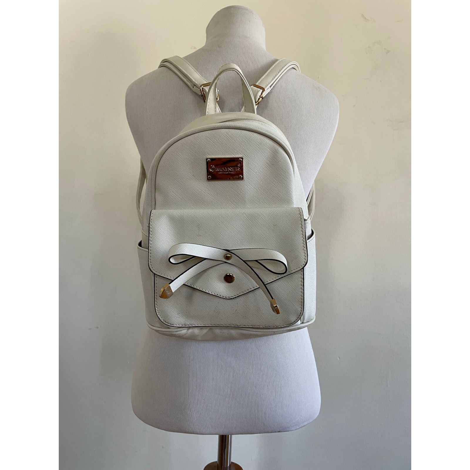 Preowned White Bag Pack